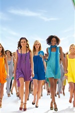 Предварительный просмотр обоев iPhone Красочные Летнее платье Fashion Show