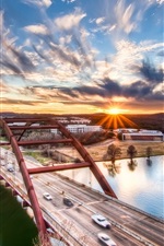Ponte da estrada ao entardecer