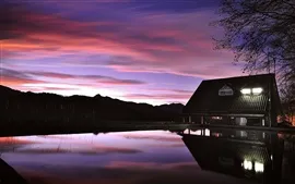 Aperçu fond d'écran Crépuscule du soir, maison, lac, lumières, réflexion