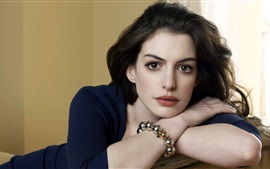 Preview wallpaper Anne Hathaway 06