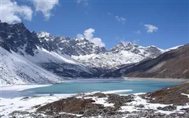 Aperçu fond d'écran montagnes de neige, lac