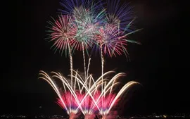 Aperçu fond d'écran nuit de la ville, feux d'artifice, les lumières