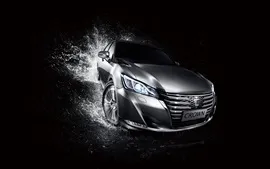 Aperçu fond d'écran Vue avant de la Toyota Crown silver car