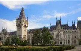 Aperçu fond d'écran Iasi, Roumanie, bâtiments, maisons, arbres, ciel bleu