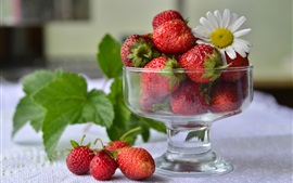 Preview wallpaper Strawberries, glass cup