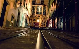 Aperçu fond d'écran Tramway, vue de face, nuit, rails, ville