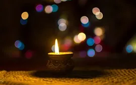 Bougie, flamme, feu, cercles de lumière colorée
