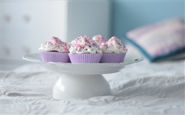 Preview wallpaper Some cupcakes, cream, bed, hazy